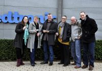 Bloggers in front of the Medtronic lair